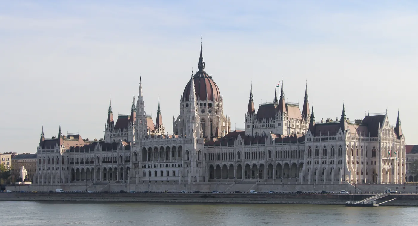 Budapest de cine (Parlamento y baños Széchenyi), Budapest